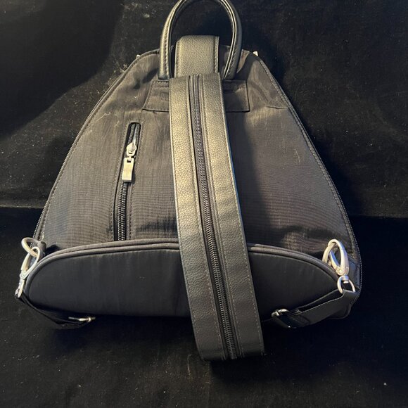 Baggallini Metro Backpack With RFID Phone Wristlet NWOT - Picture 3 of 6